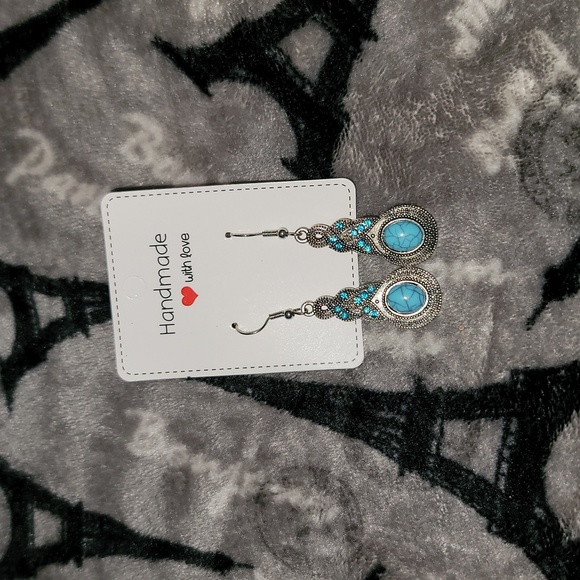 Earrings - Picture 5 of 6